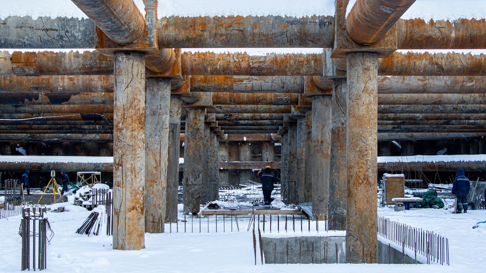 Шпунтовые ограждения глубоких котлованов: инженерные вызовы и решения от «СК ГОРОД»  